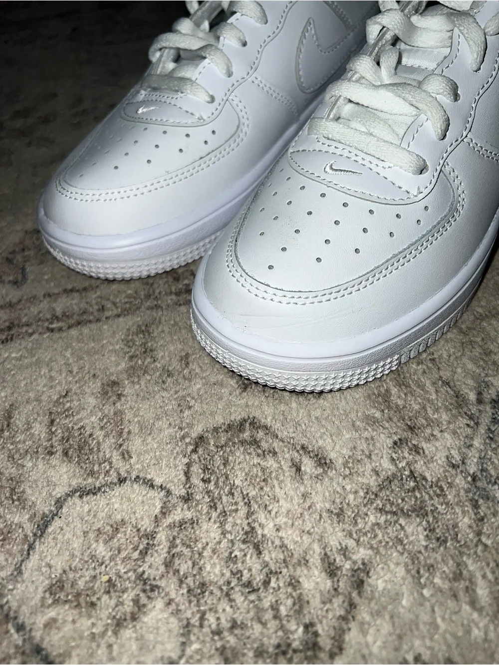 Kids’ White Nike Air Force 1 LE sneakers